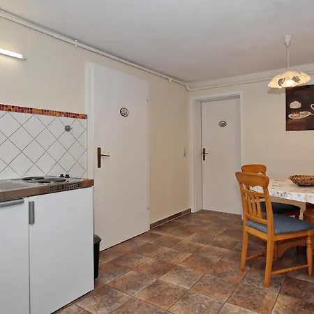 Apartment Poststrasse 32a 01 *