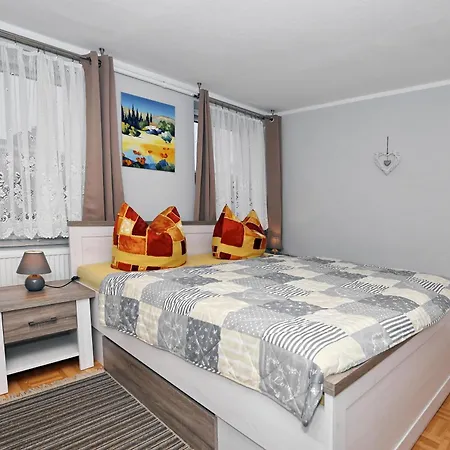 Apartment Poststrasse 32a 01 *